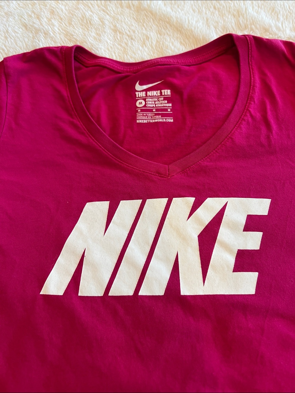 Nike V-Neck T-Shirt Womens medium Magenta Athletic Cut Short Sleeve Tee - Picture 2 of 6